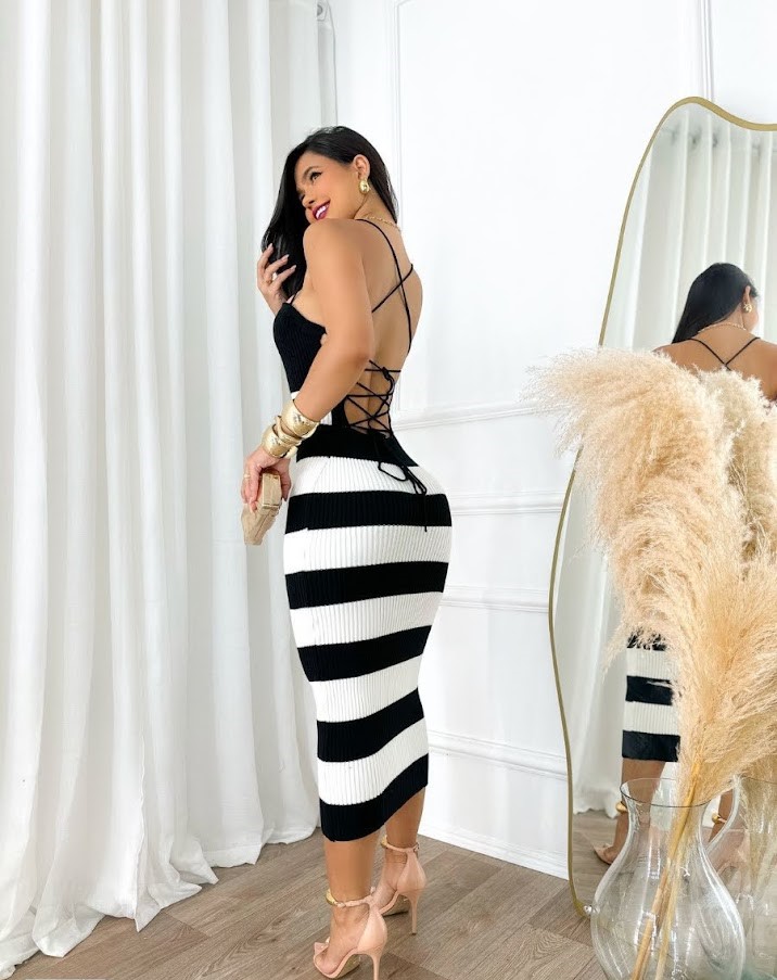 VESTIDO TRICOT LISTRADO PRETO