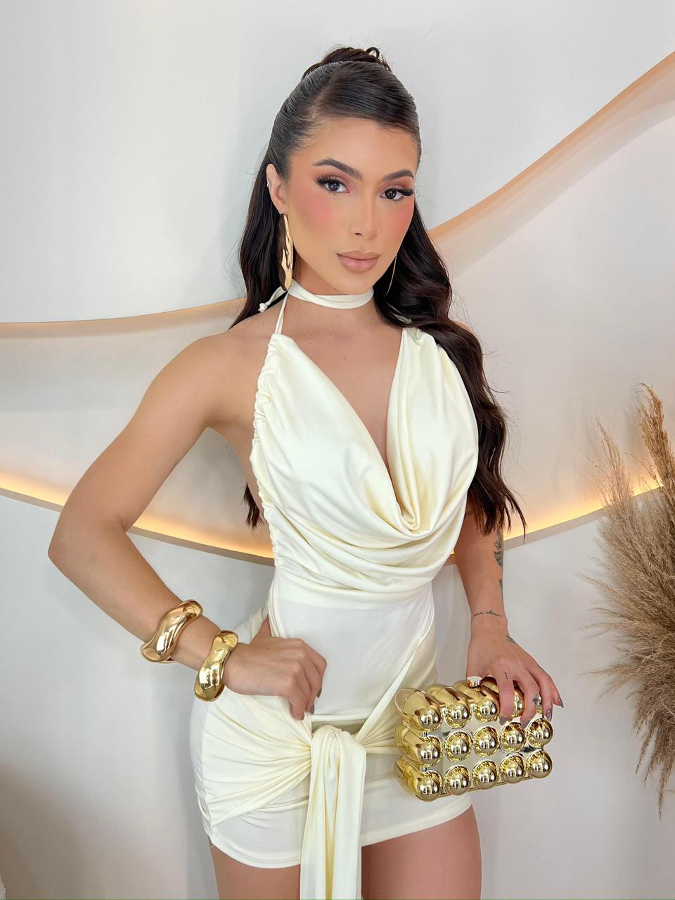 VESTIDO LISO COM AMARRAÇÃO E COSTAS NUA