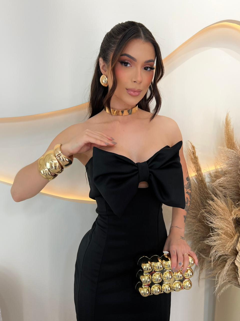 VESTIDO CURTO COM LAÇO NA FRENTE