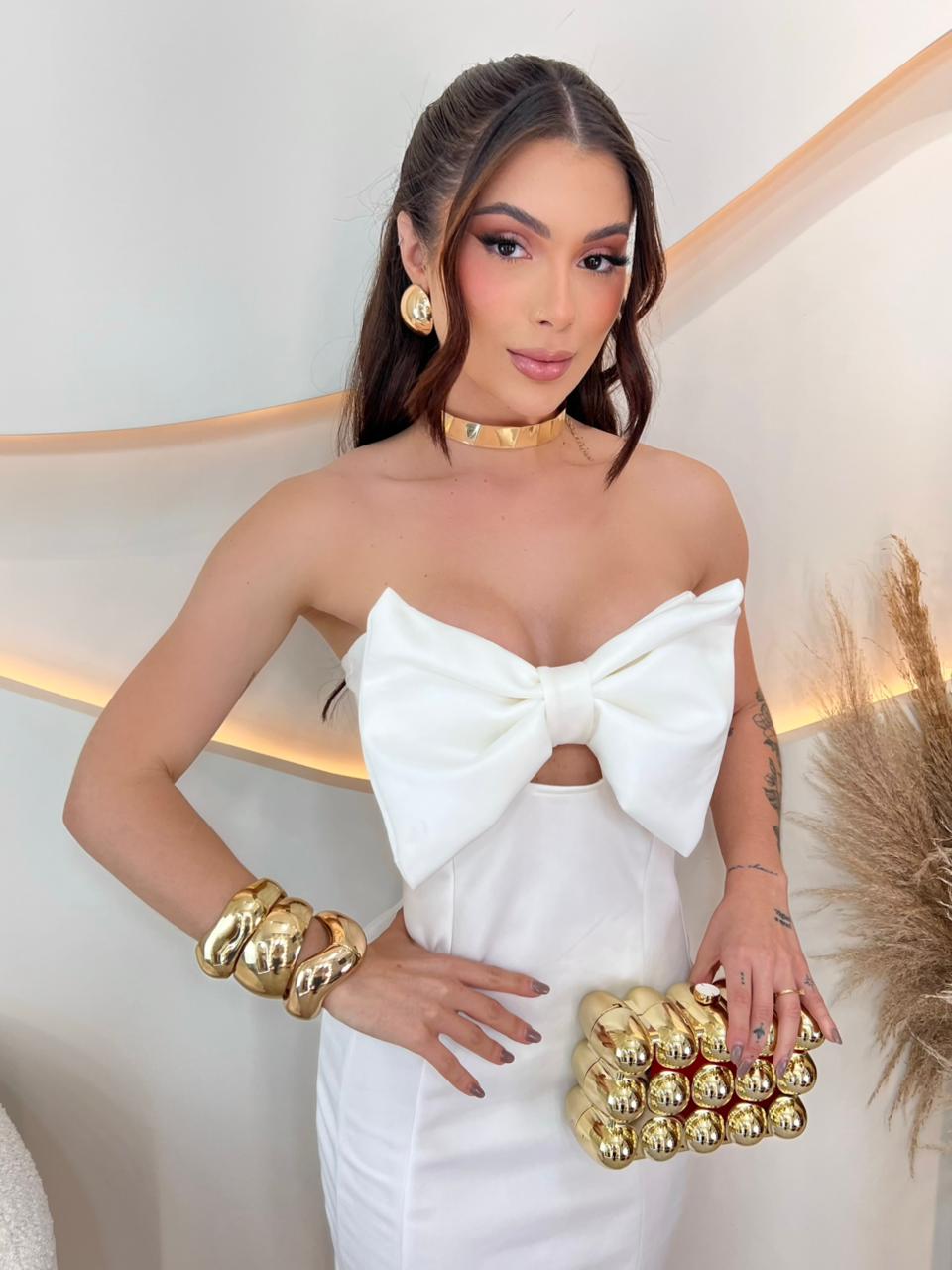 VESTIDO CURTO COM LAÇO NA FRENTE